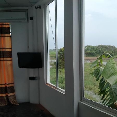 Qiqi Airport Villa Katunayake Exterior photo